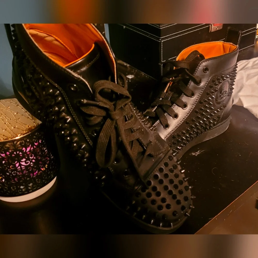 Christian Louboutin - Picture 1 of 3